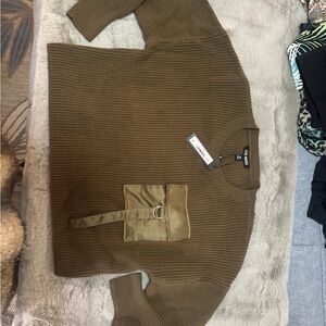 Steve Madden cropped  Sweater with Pocket Detail